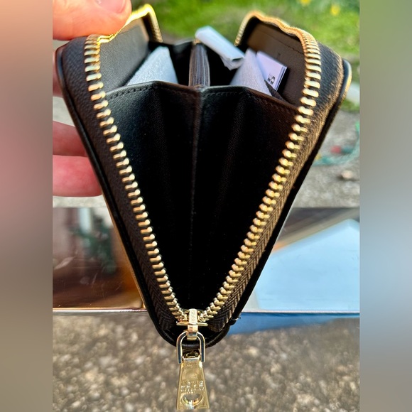 LOVE MOSCHINO!❤️Zip Around/ Black Faux Leather/Wallet w/gold hearts/studs - Picture 16 of 16